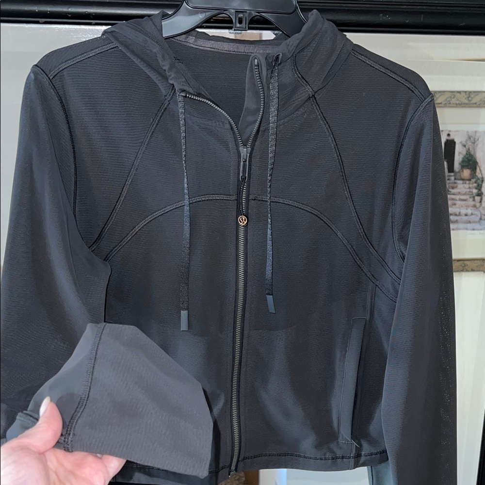 NWOT Lululemon mesh jacket w/hood